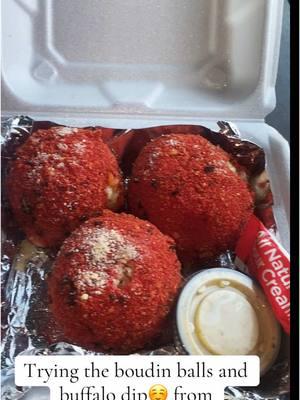 @krack.kandy on instagram🍬🔥located in center line in Detroit #fyp #krackkandyfruit #viral #foodies #viralvideo #foodtruck #boudinballs #detroitfoodiefinds #foodreview #FoodTok #reviews 