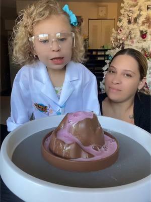 My little scientist 🌋 👩🏼‍🔬 #toddlers #scientist #experiments #bilingualkids #minivolcano