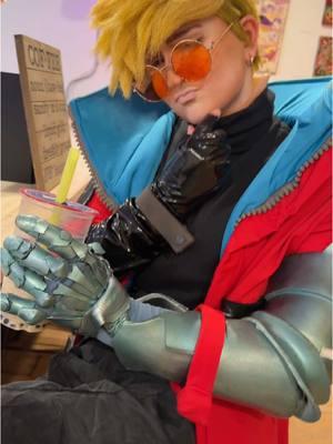 WAIT TIL THE END I BEG (@Beta really went for it huh)#trigun #triguncosplay #vashthestampede 