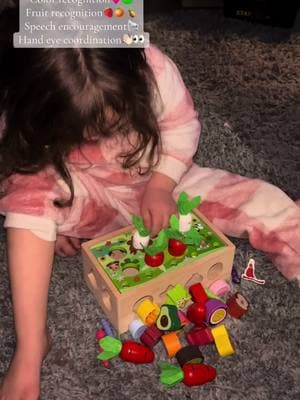 So many different skills to work on with this one activity🩷🟢🍍💜🍓 #downsyndromeawareness #finemotorskills #speech #colors #handeyecoordination #therapyathome #downsyndrome #neurodivergent #specialneeds 