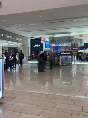 so fun!! 🤩 🌴🛍️💗🤑⭐️ #shopping #orlandoflorida #viral #disney #fyp #travelday #cancelledflights #snowstorm #mall #outlet #shop #shoppinghaul #shopwithme #fypppp #fypシ #fypシ゚viral #fypage #fyppppppppppppppppppppppp 