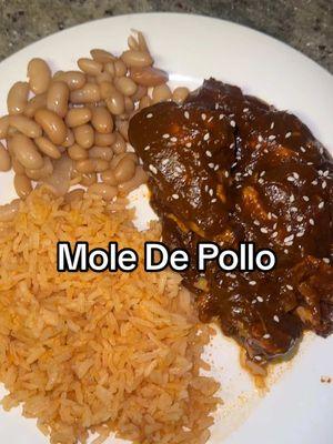 Making ‘Mole De Pollo’ for the first time 😋😍🍗🍴 #moledepollo #pollo #mole #mexicanfood #casera #comidamexicana #Recipe #moledonamaria #fypシ #viral #cookwithme #omi 