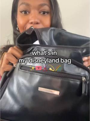 These are my disney ESSENTIALS!! 🎢💫🎡🎟️  #disney  #disneyinspo  #parkessentials #disneyparks #whatsinmybag #bagessentials #disneyessentials #disneyland #packwithme 