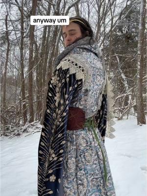 Elven fashion go brr in the snow #cosplayer #elvenfashion #lordoftheringscosplay 