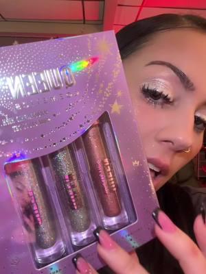 A mustttt💖😍 #queencosmetics #holographicgloss #sparklylipgloss #diamondlips 