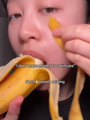 Don’t throw away your banana peel🍌✨ #skincaretips #diyskincare #bananapeel #diyfacemask #facial #glassskin #koreanskincare #collagenmask #hyperpigmentation #botox #selfcaretiktok #affordableskincare  #botoxnatural 