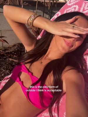 i hate outside, except pool and beach, i am pool and beach #poolbarbie #books #thedeal #thedealellekennedy #pool #poolday #florida 