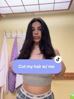 Been cutting my hair myself for yearsss just found on tiktok an easier way to do it! #butterflycutt#bradmondoreacts #fyp#foryou#cuthairsthome#curtianbangs#layers#hairrefrrsh#DIY 