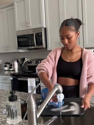 Reset my kitchen with me🧽🫧 #tygeriahdavis #tygeriah #blackgirlvlog #lifestylecontentblackgirl #sundayreset #kitchenreset #cleanwithmeblackgirl 