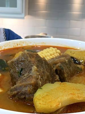 Sopa de res salvadoreña. Caldo de costillas de res. Como hace sopa de res salvadoreña. Receta fapida y facil de preparar. #sopaderessalvadoreña #caldoderes #sopaderes #caldodecostillasderes #recetasfaciles 