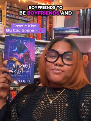 My first read of 2025 is a throuple in a alien romance!!! This is a fun reread to start off my reading goals #cosmickiss #clioevansbooks #monsterromancebooks #ashunti_reads #kindleunlimitedromancebooks 