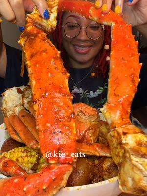 #creatorsearchinsights I Made a seafood boil with king Crab 🦀 , jumbo snowcrab, mega prawns 🦐 , potatoes 🥔 , sausage, and corn 🌽  #asmr #seafood #seafoodboil #kingcrab #shrimp #snowcrab #mukbang #fyp #fypシ 