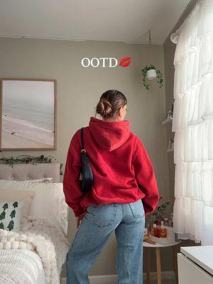 OOTD💋 fav hoodie everr! fit linked above caption #outfit #outfitoftheday #hoodie #hoodieszn #hoodies #outfitinspo #outfitideas #fit #fitcheck #redhoodie #hoodiethathoodies #comfyhoodie #oversizedhoodie 