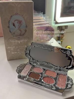 it’s so pretty 🤍🤍🤍  @Flower Knows Makeup  #flowerknows #flowerknowsmakeup #flowerknowsswanballet #flowerknowseyeshadow #makeuppalette #eyeshadowpalette #naturalpalette #aesthetic #swanballet #chinesemakeup #cbeauty #swans #prettymakeup #girly #TikTokShop #beautifulmakeup #pinterest #pinterestaesthetic #kawaii #girlythings #targetaudience #girlyaesthetic #douyin #douyinmakeup #douyin_china #glitter #glittermakeup #eyemakeup #sgmakeup #xiaohongshu #asmr #flowerknowseyeshadow #unboxing #fyppp #fypシ #fypシ゚viral #foryoupage #foryourpage #fyppppp 