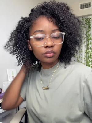 yall like side part or middle better?? i always gotta find new ways to style the front of my hair so its not in my face #naturalhair #easyhairstyles #braidout #quickstyles #type4hair #4a4b #curls #afro #stylingnaturalhair #braidout 