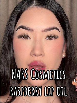 This sheer berry lip oil gave just the right amount of color and shine ✨🫦 @NARS Cosmetics #narslipoil #lipoil #narscosmetics #limitededitionmakeup #liptryon #glossylips 