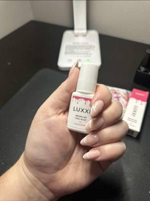 Nail glue fail 💅🏼#pressonnails #nailglue #luxxiglue #glamneticnails #glamnetic #pressonnailglue 