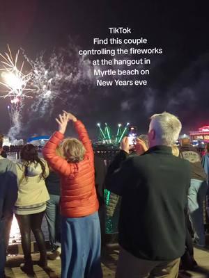 TikTok do you thing, I love how much they were genuinely having fun, they seem like a great time to be around, if you recognize them please tag them #myrtlebeach #newyearseve #tiktokdoyourthing #helpmefindher 