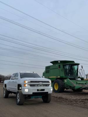 The truck that made @Amelia tell her momma and all her friends 🫣 @Flawless__Empire #300hp #duramax #foryoupage #26x14s #trending #michigan #lml #silverado #fyp #trucktok #65mm #stainlessdiesel #bubbatruck🌾 #1994 