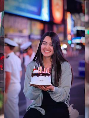 Foto sorpresa a cumpleañera ❤️📸🙏 #jesusprints1 #jesusmendez #newyork #timessquare #manhattan #latinosenusa #fotografia #humor #paz #felicidad @mariafricanov 