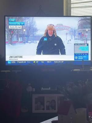 Jim Cantore in Kansas City River Market @The Weather Channel TV @Jim cantore #winter #winterstorm #winterstormblair #kansascity #missouri #kansas #snow #ice #poweroutages #blackice #crazy #staysafe #jimcantorehasarrived #blizzardwarning #update 