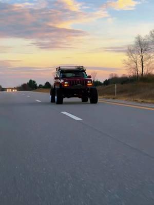 #ironrockoffroad #michigan #18yo #southernlumen #xj #fypシ #90s #12wide33s #xjnation #bilsteinshocks #roughcountry #rubiconexpress 