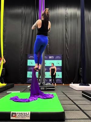 Man this was extremely hard the last class 😂 but then this class I was like YUSSSSS!!! 🥺🤘🏻🤌🏻✨ coach Kaite KICKSSSS MY A✨✨  • • • #southdakotaarielarts #fyp #foryoupage #viral #arielsilks #lyra #lyrahoop #silks #offseasontraining #offseason #circusarts #circusdusoleil #newbie