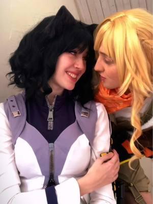 So glad u guys think @spotsnink is hot bc I also think that 🙈✌️#Bumbleby #YangXiaoLong #YangXiaoLongCosplay #BlakeBelladonna #BlakeBelladonnaCosplay #GlowsBlake #RWBYCosplay #RWBY 