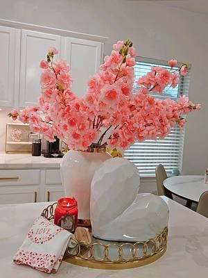 Nueva Decoracion para San Valentines! Cuentame q te parecio ? El link de las flores esta en mi perfil  #sanvelentin #deco #decor#Home#homedecor#sanvalentines#comidacubana🇨🇺 #cuabanosporelmundo #newvideo #reels #viral#tips 