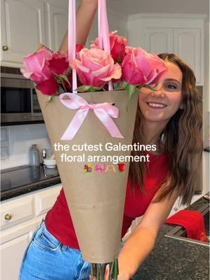 A flower bouquet for valentines day, a special occasion, or just because :) 💗💐 #floralarrangements #diybouquet #galentinesday #valentine #brownpaperbag #traderjoesflowers 