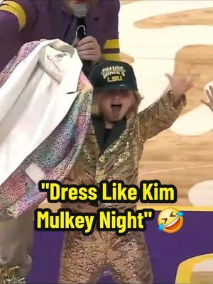 😂 Dress like Kim Mulkey Night contest during #6 LSU Tigers vs Auburn Tigers | SEC Women's Basketball |  Support me through Patreon to keep my channel going, monthly memberships starting at $3!
 https://www.patreon.com/womenhooping |
 #fypシ゚viral  #fyp  #fypシ  #fypage  #fypageシ  #foryou  #foryour  #foryoupage  #foryourpage  #viral  #viralvideo  #viraltiktok  #tiktokviral  #tiktok  #basketball  #basketball🏀  #basketballtiktok  #tiktokbasketball  #bball  #bballtiktok  #wbb  #womensbasketball  #girlsbasketball  #ncaa  #ncaaw  #ncaawbb  #ballislife  #ballislife🏀  #basketballislife  #collegebasketball  #WNBA  #NBA  #nfl  #highlights  #basketballhighlights #lsu #lsutigers #geauxtigers #kimmulkey #lsuwbb #lsuwomensbasketball #flaujae  #flaujaejohnson  #angelreese #haileyvanlith #caitlinclark #uconn #huskies #uconnhuskies #gohuskies #uconnwbb #uconnwomensbasketball #paige #bueckers #paigebueckers #paigebuckets #azzi #azzifudd #hvl #iowahawkeyes   #technicalfoul #intentionalfoul #southcarolina #genoauriemma #usc #uscwbb #southcarolinawbb #southcarolinawomensbasketball #duke #bluedevils #dukebluedevils #dukewbb #chloekitts #milaysia #fulwiley #milaysiafulwiley #espn #longhorns #texas #texaslonghorns #texaswbb #texaswomensbasketball #ucla #bruins #gobruins #uclabruins #arkansas #razorbacks #gohogs #arkansasrazorbacks #juju #jujuwatkins #usctrojans #trojans #kikirice #celestetaylor #ohiostate #ohiostatebuckeyes #buckeyes #tcu #hornedfrogs #tcuhornedfrogs #tcuwbb #sedonaprince #stanford #cardinal #stanfordcardinal #stanfordwbb #stanfordwomensbasketball #genoauriemma #meac #MarchMadness  #marchmadness2024 #ncaatournament  #ncaaw #ncaawbb #ncaawomensbasketball #indianafever #newyorkliberty #nyliberty #seattlestorm #chicagosky #connecticutsun #losangelessparks #lasparks #washingtonmystics #phoenixmercury #dallaswings #lasvegasaces #lvaces #ajawilson #minnesotalynx #atlantadream #kamillacardoso #ajawilson #kelseyplum #dianataurasi #taurasi #usabasketball #breannastewart #cameronbrink #cambrink #sabrinaionescu #sabrina #ionescu #jadawilliams #arizonawildcats #beardown #arizonawbb #azwildcats #Arizona #Wildcats #iowahawkeyes #gohawkeyes #iowa 