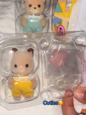 Such a cute series 💕 #calicocritters #calicocritter #sylavanianfamilies #sylvanianfamily #urbanoutfitters #calicocritterstiktok #calicocrittersunboxing #calicocrittersdrama #sylvanianfamiliestiktok #calicocritterblindbags 