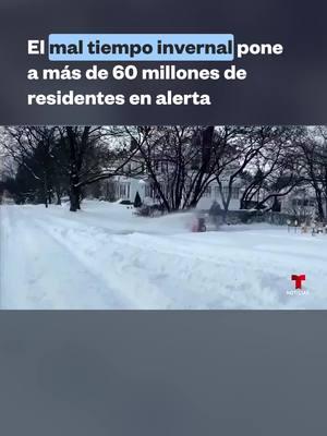 📷 Las fuertes #nevadas, el hielo, las ventiscas y las poderosas ráfagas están provocando condiciones peligrosas y dificultando el tránsito por carreteras a lo largo de 30 estados del país. La población toma medidas comprando combustible, agua y alimentos.