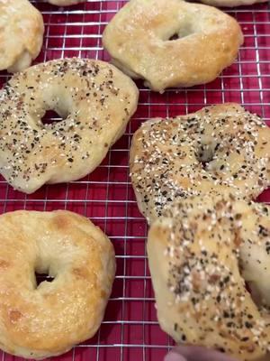 Homemade bagels just hit different 🥯✨ Fresh out of the oven, chewy on the inside, perfectly golden on the outside – and YOU control the flavors. No preservatives, no shortcuts, just pure bagel bliss. Once you make them at home, there’s no going back to store-bought! Who’s ready to give it a try? 🙌 #HomemadeBagels #bagelrecipe #bagels 