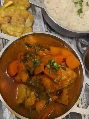 #Fricase de #pollo #arrozblanco #habichuelasguisadas #tostones #antojitosnavideñosrestaurant #lakeland #florida #puertorican #cuisine