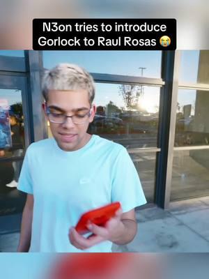 N3on tries to introduce Gorlock to Raul Rosas #n3on #raulrosasjr #UFC #viral 