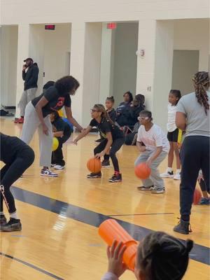 Day 2 of training withe WNBA Vets #playlikeagirl #stroudgang #momof9kkids #largefamily #blendedfamily 