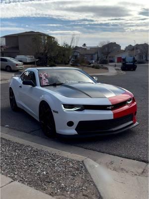 took off the reflective 🫡  #camaro #2015camaro #5thgencamaro #v6camaro #camarosoftiktok #carsoftiktok #chevy #chevrolet #chevroletcamaro #marshcamaro #cars #halfwrappedcamaro #wrap 