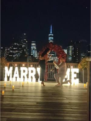 Stunning proposal with the skyline views #proposal #engaged #engagementtiktok #willyoumarryme #marriageproposal #nycproposal #rooftopproposal #shesaidyes #imengaged 