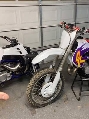 What Is the best sounding dirt bike? #dirtbike #moto #banshee #mechanic #2stroke #fyp #mx #motorcycle 