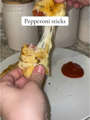 #pepperonisticks #pepperoni #pizzadough 