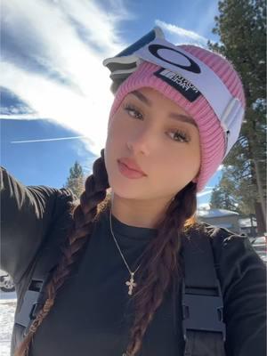 Come w me snowboarding for the first time!! (very humbling & fun)🏂❄️ #letsgo #snowboarding #mammothmountain #viral #fyp #beginner 