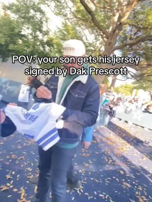 I loved that for him!! His excitement made my mama heart happy! But at the end of the day Goo Birds!🦅 💚@sebas #dallascowboys #dakprescott #housedivided #goeagles 