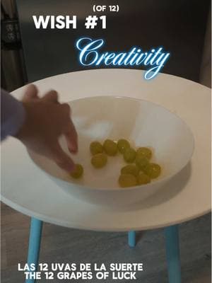 I’m looking to use my creativity more, what do you want from 2025? #latina #hispanic #newyear #hispanictraditions #12grapes #newyeartradition 