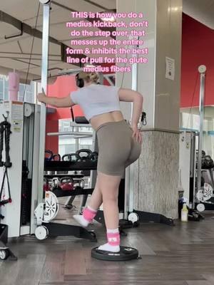 #onthisday stop doing the step overs! it’s actually less optimal for targeting the glute med/min fibers 👀 #builtbylinds #gymgirlys #gymgains #womeninfitness #glutegrowth #glutegrowth101 #musclegrowth #glutemedius #mediuskickback 