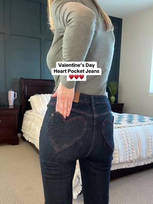 How cute are these heart pocket Judy Blue jeans?! ♥️ #judyblue #comfortablejeans #heartpockets #valentinesdayoutfit #stretchyjeans @Freckled Poppy 