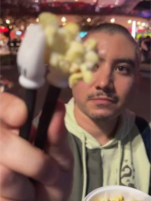 Testing out Popcorn Tongs from Tokyo Disneyland #disneypopcornbucket #disneypopcorn #popcorntongs 