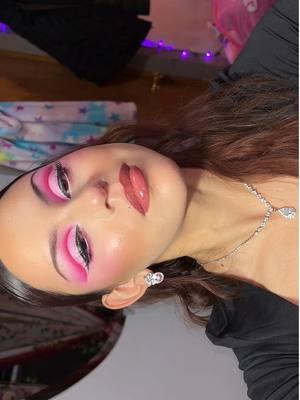 Pink eye look🎀 #pinkcutcrease #cutcrease #eyeshadow 