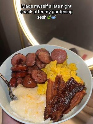 Love a good grit bowl😍 #gritbowl #fyp #kashtonparker #cooking #gritbowls #gritbowlss #foryou #kashtonpaarker #gardening #foryoupage #kennedyashton #grits #sausage #latenightsnack 