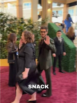 Would it be cannibalism if @Drew Afualo gave #AndrewGarfield, a snack himself, a snack? #GoldenGlobes